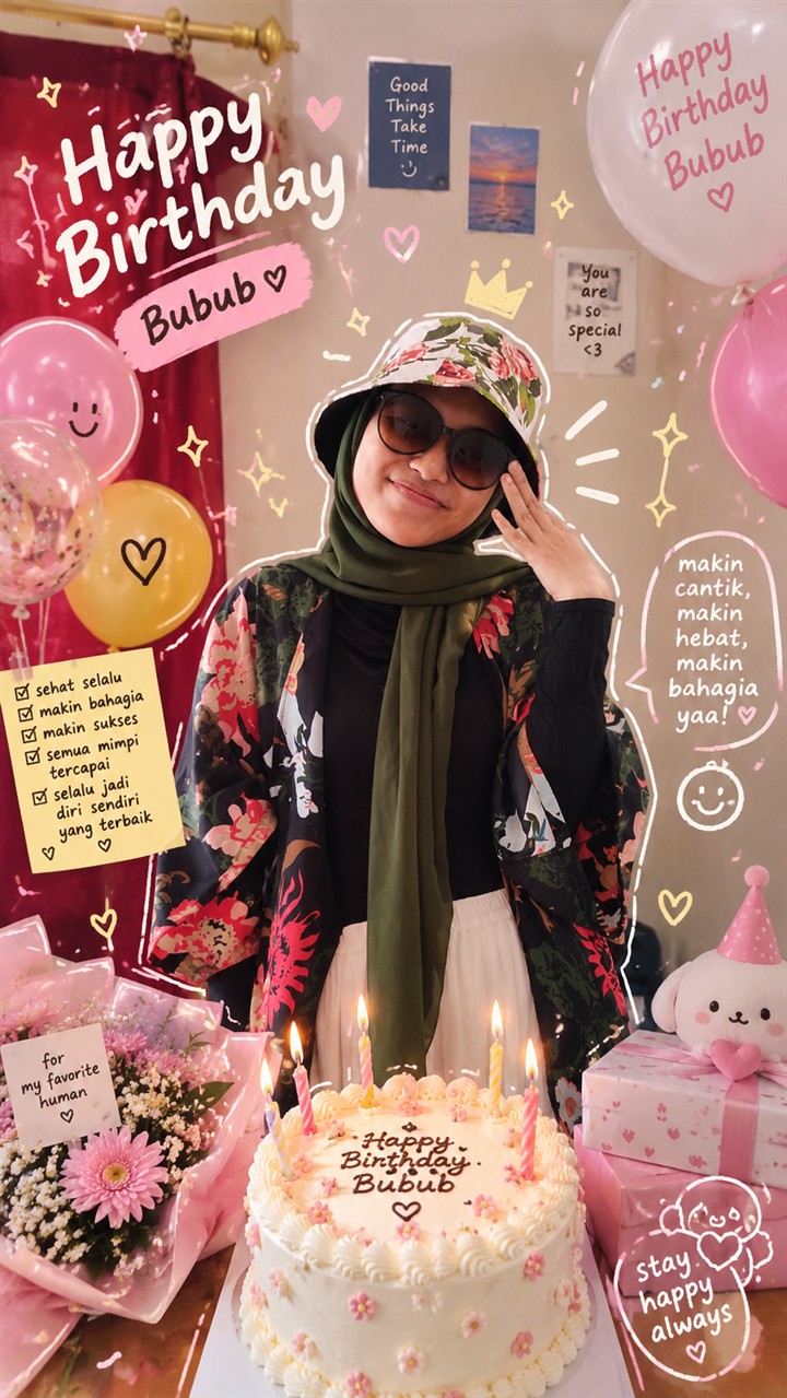 Atika di hari ulang tahunnya, dengan kue bertuliskan Happy Birthday Bubub